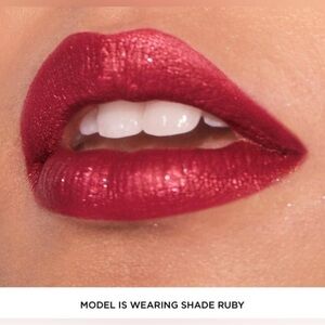 💄GLOSS GLIMMERKISS Discontinued 4 Colors Available Avon Sparkly Shimmery Shiny